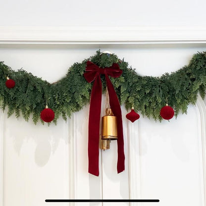 Senjie Christmas Low-Maintenance Cedar Garland with Vertical Flow Perfect for Any Mantel or Doorway Holiday Charm Real Touch Winter Green Pine（6Ft,9Ft)